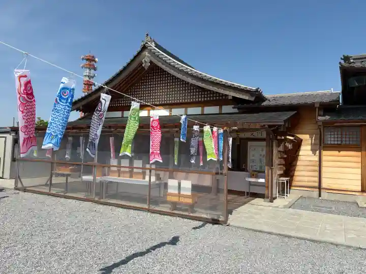 栗橋八坂神社の{uncategorized: "未分類", other: "その他", undefined: "問題あり", building: "その他建物", grave: "お墓", sacred_gate: "鳥居", guardian: "狛犬", statue: "像", buddha: "仏像", history: "歴史", nature: "自然", garden: "庭園", animal: "動物", pagoda: "塔", temizu: "手水舎", mountain_gate: "山門・神門", sanctuary: "本殿・本堂", subordinate: "末社・摂社", art: "芸術", scenery: "景色", jizo: "地蔵", ema: "絵馬", goshuin: "御朱印", omikuji: "おみくじ", items: "授与品その他", amulet: "お守り", goshuincho: "御朱印帳", eats: "食事", festival: "お祭り", votive_dance: "神楽", shichigosan: "七五三参", wedding: "結婚式", experience: "体験その他", initially: "初詣", around: "周辺", anti_infection: "感染症対策"}