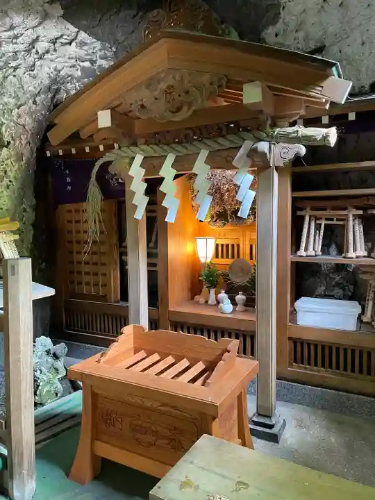 銭洗弁財天宇賀福神社(神奈川県)