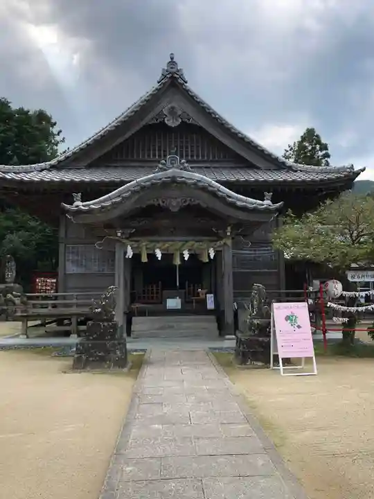 白山神社の本殿・本堂