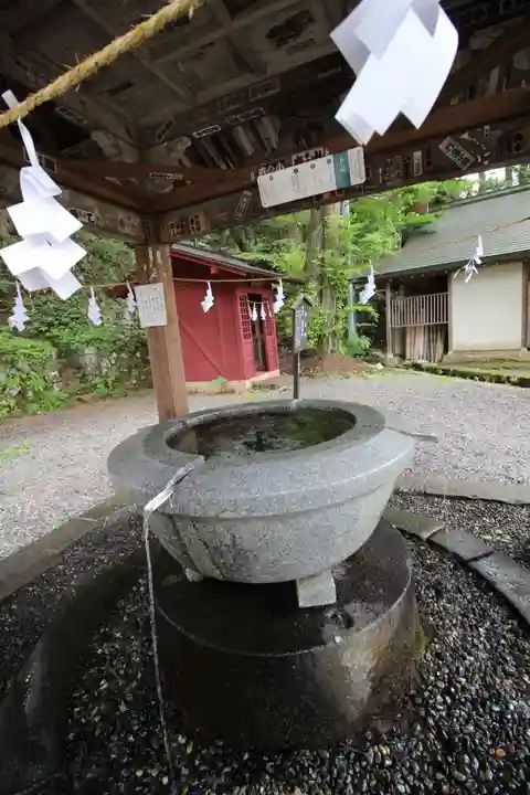 戸隠神社中社の手水舎