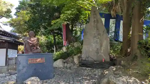 安居神社の像