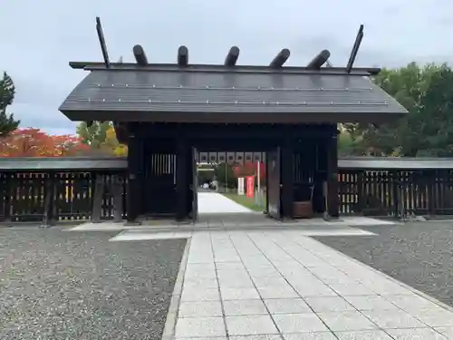 札幌護國神社の山門・神門