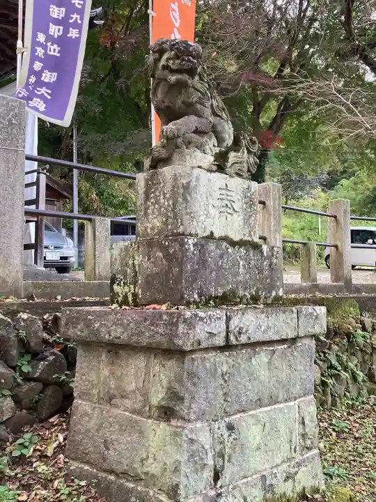 高尾山麓氷川神社の狛犬