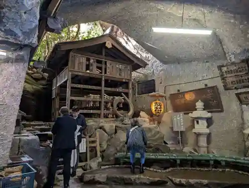 銭洗弁財天宇賀福神社(神奈川県)