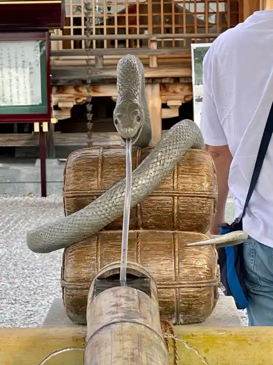 岩国白蛇神社の手水舎
