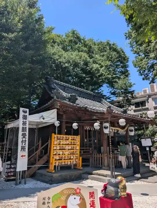 川越熊野神社の{uncategorized: "未分類", other: "その他", undefined: "問題あり", building: "その他建物", grave: "お墓", sacred_gate: "鳥居", guardian: "狛犬", statue: "像", buddha: "仏像", history: "歴史", nature: "自然", garden: "庭園", animal: "動物", pagoda: "塔", temizu: "手水舎", mountain_gate: "山門・神門", sanctuary: "本殿・本堂", subordinate: "末社・摂社", art: "芸術", scenery: "景色", jizo: "地蔵", ema: "絵馬", goshuin: "御朱印", omikuji: "おみくじ", items: "授与品その他", amulet: "お守り", goshuincho: "御朱印帳", eats: "食事", festival: "お祭り", votive_dance: "神楽", shichigosan: "七五三参", wedding: "結婚式", experience: "体験その他", initially: "初詣", around: "周辺", anti_infection: "感染症対策"}