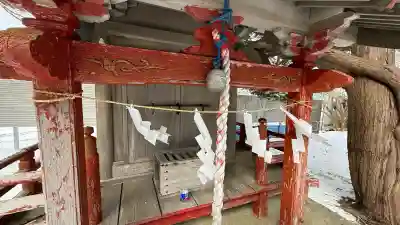 厳島神社の{uncategorized: "未分類", other: "その他", undefined: "問題あり", building: "その他建物", grave: "お墓", sacred_gate: "鳥居", guardian: "狛犬", statue: "像", buddha: "仏像", history: "歴史", nature: "自然", garden: "庭園", animal: "動物", pagoda: "塔", temizu: "手水舎", mountain_gate: "山門・神門", sanctuary: "本殿・本堂", subordinate: "末社・摂社", art: "芸術", scenery: "景色", jizo: "地蔵", ema: "絵馬", goshuin: "御朱印", omikuji: "おみくじ", items: "授与品その他", amulet: "お守り", goshuincho: "御朱印帳", eats: "食事", festival: "お祭り", votive_dance: "神楽", shichigosan: "七五三参", wedding: "結婚式", experience: "体験その他", initially: "初詣", around: "周辺", anti_infection: "感染症対策"}