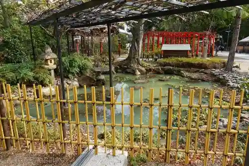 辛國神社の庭園