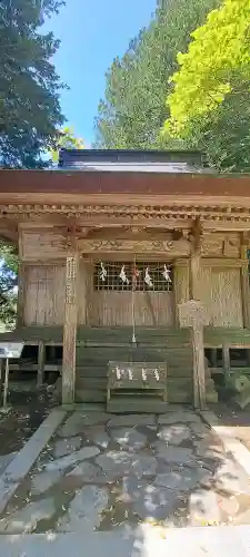 氷上神社の{uncategorized: "未分類", other: "その他", undefined: "問題あり", building: "その他建物", grave: "お墓", sacred_gate: "鳥居", guardian: "狛犬", statue: "像", buddha: "仏像", history: "歴史", nature: "自然", garden: "庭園", animal: "動物", pagoda: "塔", temizu: "手水舎", mountain_gate: "山門・神門", sanctuary: "本殿・本堂", subordinate: "末社・摂社", art: "芸術", scenery: "景色", jizo: "地蔵", ema: "絵馬", goshuin: "御朱印", omikuji: "おみくじ", items: "授与品その他", amulet: "お守り", goshuincho: "御朱印帳", eats: "食事", festival: "お祭り", votive_dance: "神楽", shichigosan: "七五三参", wedding: "結婚式", experience: "体験その他", initially: "初詣", around: "周辺", anti_infection: "感染症対策"}