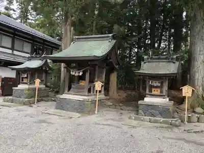 雄山神社前立社壇の末社・摂社