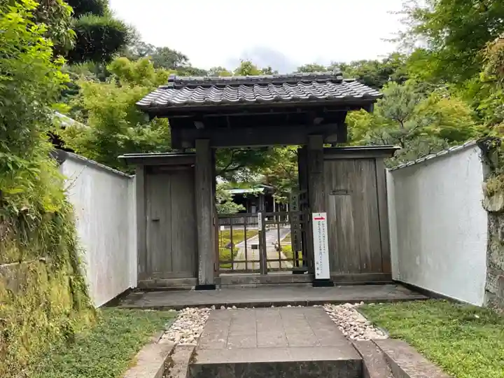 長壽寺(長寿寺)の山門・神門