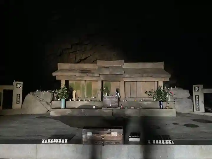 御厨人窟・神明窟の本殿・本堂