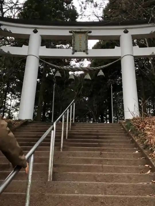 宝登山神社奥宮の{uncategorized: "未分類", other: "その他", undefined: "問題あり", building: "その他建物", grave: "お墓", sacred_gate: "鳥居", guardian: "狛犬", statue: "像", buddha: "仏像", history: "歴史", nature: "自然", garden: "庭園", animal: "動物", pagoda: "塔", temizu: "手水舎", mountain_gate: "山門・神門", sanctuary: "本殿・本堂", subordinate: "末社・摂社", art: "芸術", scenery: "景色", jizo: "地蔵", ema: "絵馬", goshuin: "御朱印", omikuji: "おみくじ", items: "授与品その他", amulet: "お守り", goshuincho: "御朱印帳", eats: "食事", festival: "お祭り", votive_dance: "神楽", shichigosan: "七五三参", wedding: "結婚式", experience: "体験その他", initially: "初詣", around: "周辺", anti_infection: "感染症対策"}