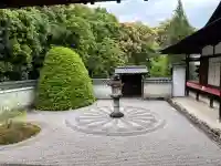 雲龍院の{uncategorized: "未分類", other: "その他", undefined: "問題あり", building: "その他建物", grave: "お墓", sacred_gate: "鳥居", guardian: "狛犬", statue: "像", buddha: "仏像", history: "歴史", nature: "自然", garden: "庭園", animal: "動物", pagoda: "塔", temizu: "手水舎", mountain_gate: "山門・神門", sanctuary: "本殿・本堂", subordinate: "末社・摂社", art: "芸術", scenery: "景色", jizo: "地蔵", ema: "絵馬", goshuin: "御朱印", omikuji: "おみくじ", items: "授与品その他", amulet: "お守り", goshuincho: "御朱印帳", eats: "食事", festival: "お祭り", votive_dance: "神楽", shichigosan: "七五三参", wedding: "結婚式", experience: "体験その他", initially: "初詣", around: "周辺", anti_infection: "感染症対策"}