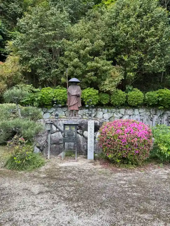 船宿寺の{uncategorized: "未分類", other: "その他", undefined: "問題あり", building: "その他建物", grave: "お墓", sacred_gate: "鳥居", guardian: "狛犬", statue: "像", buddha: "仏像", history: "歴史", nature: "自然", garden: "庭園", animal: "動物", pagoda: "塔", temizu: "手水舎", mountain_gate: "山門・神門", sanctuary: "本殿・本堂", subordinate: "末社・摂社", art: "芸術", scenery: "景色", jizo: "地蔵", ema: "絵馬", goshuin: "御朱印", omikuji: "おみくじ", items: "授与品その他", amulet: "お守り", goshuincho: "御朱印帳", eats: "食事", festival: "お祭り", votive_dance: "神楽", shichigosan: "七五三参", wedding: "結婚式", experience: "体験その他", initially: "初詣", around: "周辺", anti_infection: "感染症対策"}