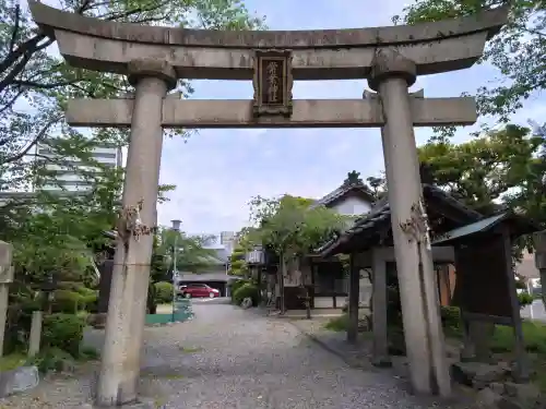 常葉神社の{uncategorized: "未分類", other: "その他", undefined: "問題あり", building: "その他建物", grave: "お墓", sacred_gate: "鳥居", guardian: "狛犬", statue: "像", buddha: "仏像", history: "歴史", nature: "自然", garden: "庭園", animal: "動物", pagoda: "塔", temizu: "手水舎", mountain_gate: "山門・神門", sanctuary: "本殿・本堂", subordinate: "末社・摂社", art: "芸術", scenery: "景色", jizo: "地蔵", ema: "絵馬", goshuin: "御朱印", omikuji: "おみくじ", items: "授与品その他", amulet: "お守り", goshuincho: "御朱印帳", eats: "食事", festival: "お祭り", votive_dance: "神楽", shichigosan: "七五三参", wedding: "結婚式", experience: "体験その他", initially: "初詣", around: "周辺", anti_infection: "感染症対策"}