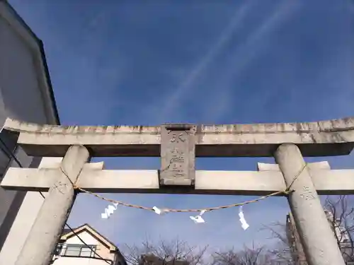 舎人氷川神社の鳥居