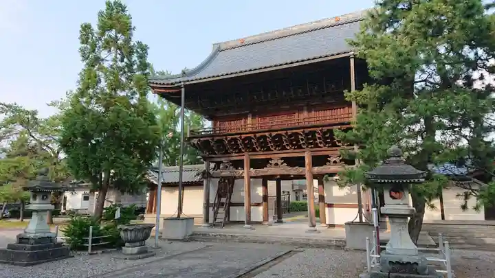 専照寺の山門・神門