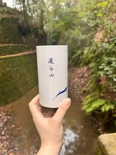 瀧谷不動尊　明王寺の{uncategorized: "未分類", other: "その他", undefined: "問題あり", building: "その他建物", grave: "お墓", sacred_gate: "鳥居", guardian: "狛犬", statue: "像", buddha: "仏像", history: "歴史", nature: "自然", garden: "庭園", animal: "動物", pagoda: "塔", temizu: "手水舎", mountain_gate: "山門・神門", sanctuary: "本殿・本堂", subordinate: "末社・摂社", art: "芸術", scenery: "景色", jizo: "地蔵", ema: "絵馬", goshuin: "御朱印", omikuji: "おみくじ", items: "授与品その他", amulet: "お守り", goshuincho: "御朱印帳", eats: "食事", festival: "お祭り", votive_dance: "神楽", shichigosan: "七五三参", wedding: "結婚式", experience: "体験その他", initially: "初詣", around: "周辺", anti_infection: "感染症対策"}