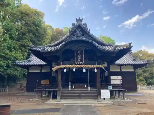 朝日八幡神社の本殿