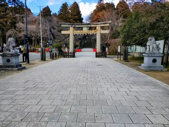 仙台東照宮の{uncategorized: "未分類", other: "その他", undefined: "問題あり", building: "その他建物", grave: "お墓", sacred_gate: "鳥居", guardian: "狛犬", statue: "像", buddha: "仏像", history: "歴史", nature: "自然", garden: "庭園", animal: "動物", pagoda: "塔", temizu: "手水舎", mountain_gate: "山門・神門", sanctuary: "本殿・本堂", subordinate: "末社・摂社", art: "芸術", scenery: "景色", jizo: "地蔵", ema: "絵馬", goshuin: "御朱印", omikuji: "おみくじ", items: "授与品その他", amulet: "お守り", goshuincho: "御朱印帳", eats: "食事", festival: "お祭り", votive_dance: "神楽", shichigosan: "七五三参", wedding: "結婚式", experience: "体験その他", initially: "初詣", around: "周辺", anti_infection: "感染症対策"}