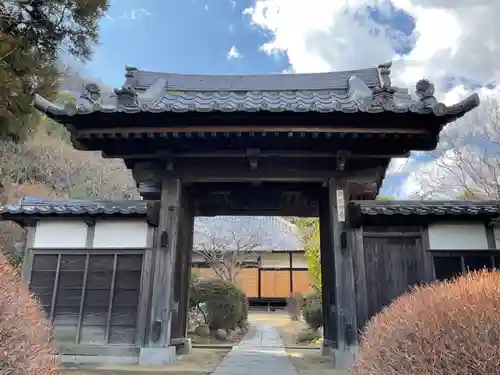 円照寺の山門