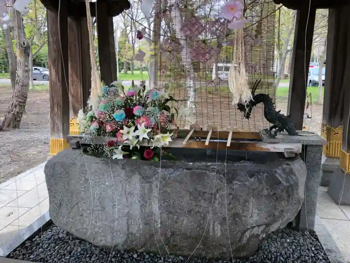 彌彦神社 (伊夜日子神社)の{uncategorized: "未分類", other: "その他", undefined: "問題あり", building: "その他建物", grave: "お墓", sacred_gate: "鳥居", guardian: "狛犬", statue: "像", buddha: "仏像", history: "歴史", nature: "自然", garden: "庭園", animal: "動物", pagoda: "塔", temizu: "手水舎", mountain_gate: "山門・神門", sanctuary: "本殿・本堂", subordinate: "末社・摂社", art: "芸術", scenery: "景色", jizo: "地蔵", ema: "絵馬", goshuin: "御朱印", omikuji: "おみくじ", items: "授与品その他", amulet: "お守り", goshuincho: "御朱印帳", eats: "食事", festival: "お祭り", votive_dance: "神楽", shichigosan: "七五三参", wedding: "結婚式", experience: "体験その他", initially: "初詣", around: "周辺", anti_infection: "感染症対策"}