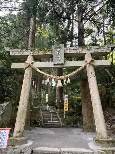金持神社の{uncategorized: "未分類", other: "その他", undefined: "問題あり", building: "その他建物", grave: "お墓", sacred_gate: "鳥居", guardian: "狛犬", statue: "像", buddha: "仏像", history: "歴史", nature: "自然", garden: "庭園", animal: "動物", pagoda: "塔", temizu: "手水舎", mountain_gate: "山門・神門", sanctuary: "本殿・本堂", subordinate: "末社・摂社", art: "芸術", scenery: "景色", jizo: "地蔵", ema: "絵馬", goshuin: "御朱印", omikuji: "おみくじ", items: "授与品その他", amulet: "お守り", goshuincho: "御朱印帳", eats: "食事", festival: "お祭り", votive_dance: "神楽", shichigosan: "七五三参", wedding: "結婚式", experience: "体験その他", initially: "初詣", around: "周辺", anti_infection: "感染症対策"}