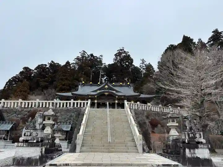 秋葉山本宮 秋葉神社 上社の{uncategorized: "未分類", other: "その他", undefined: "問題あり", building: "その他建物", grave: "お墓", sacred_gate: "鳥居", guardian: "狛犬", statue: "像", buddha: "仏像", history: "歴史", nature: "自然", garden: "庭園", animal: "動物", pagoda: "塔", temizu: "手水舎", mountain_gate: "山門・神門", sanctuary: "本殿・本堂", subordinate: "末社・摂社", art: "芸術", scenery: "景色", jizo: "地蔵", ema: "絵馬", goshuin: "御朱印", omikuji: "おみくじ", items: "授与品その他", amulet: "お守り", goshuincho: "御朱印帳", eats: "食事", festival: "お祭り", votive_dance: "神楽", shichigosan: "七五三参", wedding: "結婚式", experience: "体験その他", initially: "初詣", around: "周辺", anti_infection: "感染症対策"}