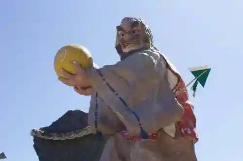 落立神社の像