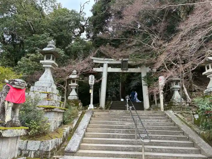 等彌神社の{uncategorized: "未分類", other: "その他", undefined: "問題あり", building: "その他建物", grave: "お墓", sacred_gate: "鳥居", guardian: "狛犬", statue: "像", buddha: "仏像", history: "歴史", nature: "自然", garden: "庭園", animal: "動物", pagoda: "塔", temizu: "手水舎", mountain_gate: "山門・神門", sanctuary: "本殿・本堂", subordinate: "末社・摂社", art: "芸術", scenery: "景色", jizo: "地蔵", ema: "絵馬", goshuin: "御朱印", omikuji: "おみくじ", items: "授与品その他", amulet: "お守り", goshuincho: "御朱印帳", eats: "食事", festival: "お祭り", votive_dance: "神楽", shichigosan: "七五三参", wedding: "結婚式", experience: "体験その他", initially: "初詣", around: "周辺", anti_infection: "感染症対策"}