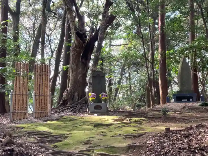 日蓮大聖人経塚・道善御房供養塚(妙長寺 奥の院 加名盛祖師堂)(千葉県)