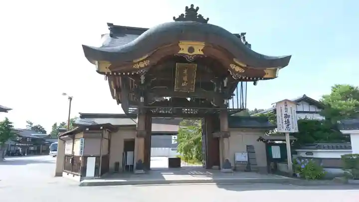 照蓮寺の山門・神門