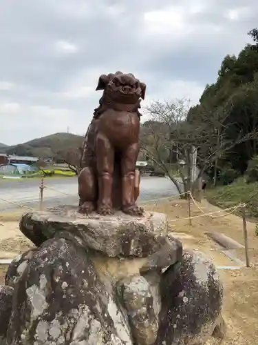 安仁神社の狛犬