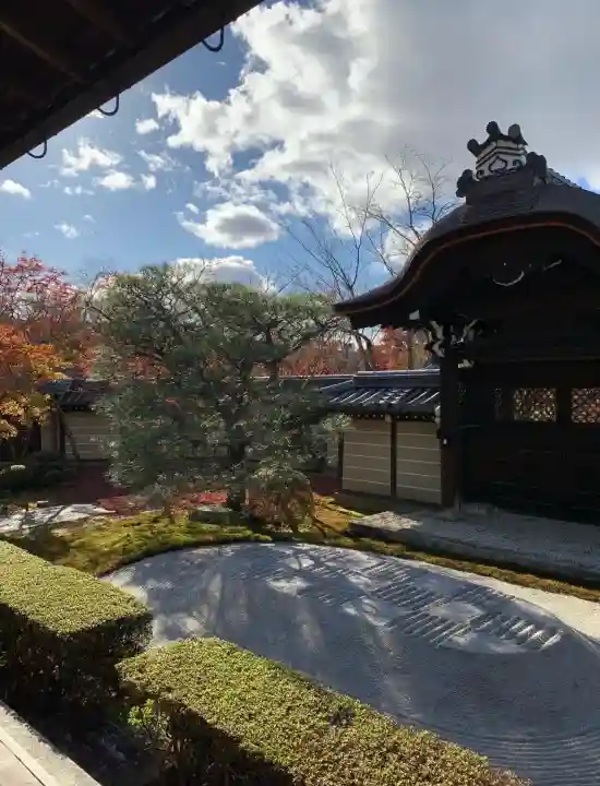 禅林寺(永観堂)の{uncategorized: "未分類", other: "その他", undefined: "問題あり", building: "その他建物", grave: "お墓", sacred_gate: "鳥居", guardian: "狛犬", statue: "像", buddha: "仏像", history: "歴史", nature: "自然", garden: "庭園", animal: "動物", pagoda: "塔", temizu: "手水舎", mountain_gate: "山門・神門", sanctuary: "本殿・本堂", subordinate: "末社・摂社", art: "芸術", scenery: "景色", jizo: "地蔵", ema: "絵馬", goshuin: "御朱印", omikuji: "おみくじ", items: "授与品その他", amulet: "お守り", goshuincho: "御朱印帳", eats: "食事", festival: "お祭り", votive_dance: "神楽", shichigosan: "七五三参", wedding: "結婚式", experience: "体験その他", initially: "初詣", around: "周辺", anti_infection: "感染症対策"}