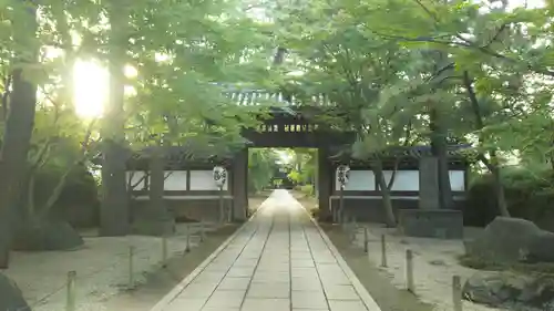 東漸寺の山門