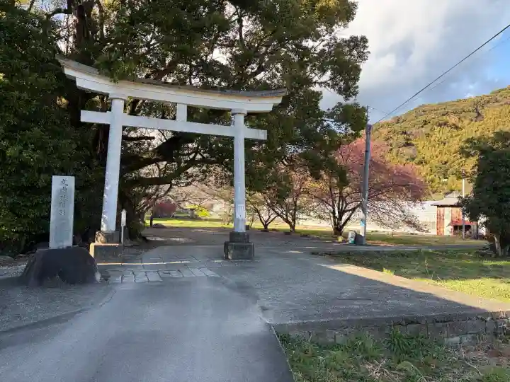 川津来宮神社の{uncategorized: "未分類", other: "その他", undefined: "問題あり", building: "その他建物", grave: "お墓", sacred_gate: "鳥居", guardian: "狛犬", statue: "像", buddha: "仏像", history: "歴史", nature: "自然", garden: "庭園", animal: "動物", pagoda: "塔", temizu: "手水舎", mountain_gate: "山門・神門", sanctuary: "本殿・本堂", subordinate: "末社・摂社", art: "芸術", scenery: "景色", jizo: "地蔵", ema: "絵馬", goshuin: "御朱印", omikuji: "おみくじ", items: "授与品その他", amulet: "お守り", goshuincho: "御朱印帳", eats: "食事", festival: "お祭り", votive_dance: "神楽", shichigosan: "七五三参", wedding: "結婚式", experience: "体験その他", initially: "初詣", around: "周辺", anti_infection: "感染症対策"}