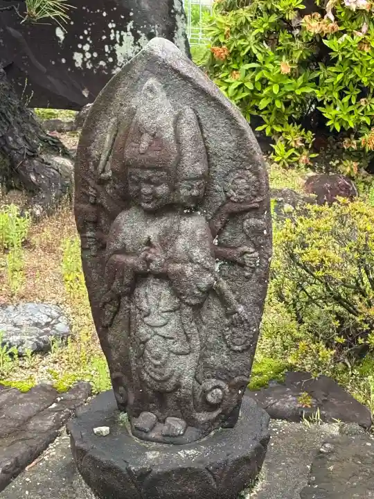 陽岳寺の{uncategorized: "未分類", other: "その他", undefined: "問題あり", building: "その他建物", grave: "お墓", sacred_gate: "鳥居", guardian: "狛犬", statue: "像", buddha: "仏像", history: "歴史", nature: "自然", garden: "庭園", animal: "動物", pagoda: "塔", temizu: "手水舎", mountain_gate: "山門・神門", sanctuary: "本殿・本堂", subordinate: "末社・摂社", art: "芸術", scenery: "景色", jizo: "地蔵", ema: "絵馬", goshuin: "御朱印", omikuji: "おみくじ", items: "授与品その他", amulet: "お守り", goshuincho: "御朱印帳", eats: "食事", festival: "お祭り", votive_dance: "神楽", shichigosan: "七五三参", wedding: "結婚式", experience: "体験その他", initially: "初詣", around: "周辺", anti_infection: "感染症対策"}