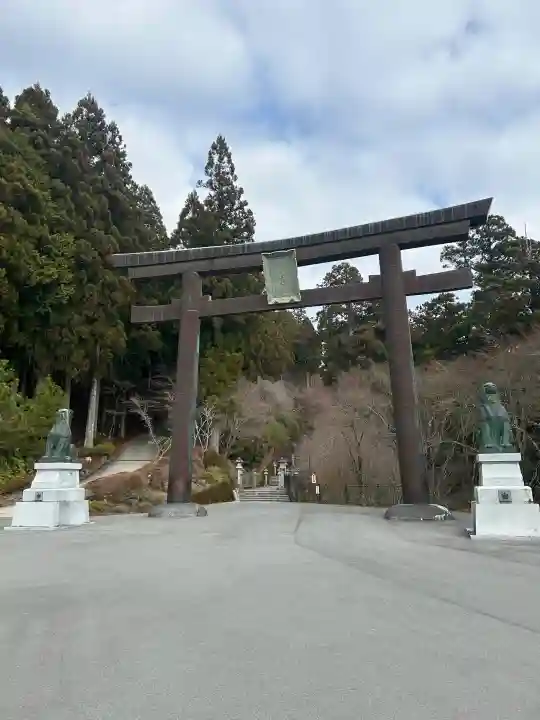 秋葉山本宮 秋葉神社 上社の{uncategorized: "未分類", other: "その他", undefined: "問題あり", building: "その他建物", grave: "お墓", sacred_gate: "鳥居", guardian: "狛犬", statue: "像", buddha: "仏像", history: "歴史", nature: "自然", garden: "庭園", animal: "動物", pagoda: "塔", temizu: "手水舎", mountain_gate: "山門・神門", sanctuary: "本殿・本堂", subordinate: "末社・摂社", art: "芸術", scenery: "景色", jizo: "地蔵", ema: "絵馬", goshuin: "御朱印", omikuji: "おみくじ", items: "授与品その他", amulet: "お守り", goshuincho: "御朱印帳", eats: "食事", festival: "お祭り", votive_dance: "神楽", shichigosan: "七五三参", wedding: "結婚式", experience: "体験その他", initially: "初詣", around: "周辺", anti_infection: "感染症対策"}