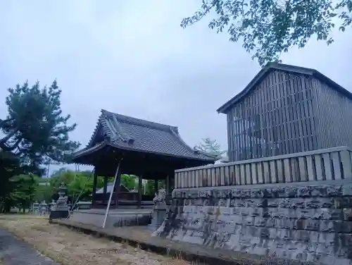 八幡神社の{uncategorized: "未分類", other: "その他", undefined: "問題あり", building: "その他建物", grave: "お墓", sacred_gate: "鳥居", guardian: "狛犬", statue: "像", buddha: "仏像", history: "歴史", nature: "自然", garden: "庭園", animal: "動物", pagoda: "塔", temizu: "手水舎", mountain_gate: "山門・神門", sanctuary: "本殿・本堂", subordinate: "末社・摂社", art: "芸術", scenery: "景色", jizo: "地蔵", ema: "絵馬", goshuin: "御朱印", omikuji: "おみくじ", items: "授与品その他", amulet: "お守り", goshuincho: "御朱印帳", eats: "食事", festival: "お祭り", votive_dance: "神楽", shichigosan: "七五三参", wedding: "結婚式", experience: "体験その他", initially: "初詣", around: "周辺", anti_infection: "感染症対策"}
