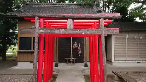 東本庄稲荷神社の鳥居