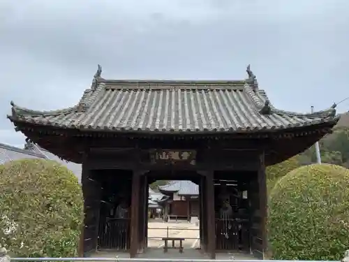 普賢院の山門・神門