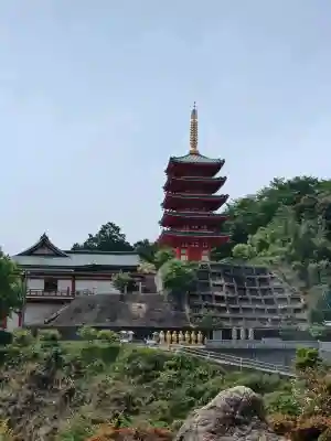 総本山　本福寺の{uncategorized: "未分類", other: "その他", undefined: "問題あり", building: "その他建物", grave: "お墓", sacred_gate: "鳥居", guardian: "狛犬", statue: "像", buddha: "仏像", history: "歴史", nature: "自然", garden: "庭園", animal: "動物", pagoda: "塔", temizu: "手水舎", mountain_gate: "山門・神門", sanctuary: "本殿・本堂", subordinate: "末社・摂社", art: "芸術", scenery: "景色", jizo: "地蔵", ema: "絵馬", goshuin: "御朱印", omikuji: "おみくじ", items: "授与品その他", amulet: "お守り", goshuincho: "御朱印帳", eats: "食事", festival: "お祭り", votive_dance: "神楽", shichigosan: "七五三参", wedding: "結婚式", experience: "体験その他", initially: "初詣", around: "周辺", anti_infection: "感染症対策"}