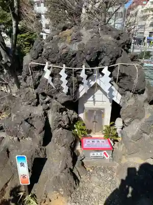 千駄ヶ谷冨士浅間神社の{uncategorized: "未分類", other: "その他", undefined: "問題あり", building: "その他建物", grave: "お墓", sacred_gate: "鳥居", guardian: "狛犬", statue: "像", buddha: "仏像", history: "歴史", nature: "自然", garden: "庭園", animal: "動物", pagoda: "塔", temizu: "手水舎", mountain_gate: "山門・神門", sanctuary: "本殿・本堂", subordinate: "末社・摂社", art: "芸術", scenery: "景色", jizo: "地蔵", ema: "絵馬", goshuin: "御朱印", omikuji: "おみくじ", items: "授与品その他", amulet: "お守り", goshuincho: "御朱印帳", eats: "食事", festival: "お祭り", votive_dance: "神楽", shichigosan: "七五三参", wedding: "結婚式", experience: "体験その他", initially: "初詣", around: "周辺", anti_infection: "感染症対策"}
