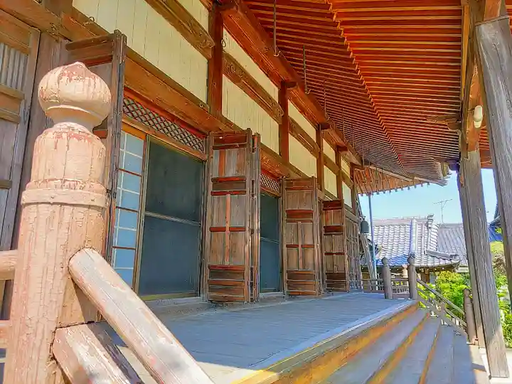 西蓮寺の本殿・本堂