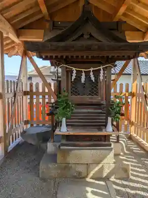 石占井神社の{uncategorized: "未分類", other: "その他", undefined: "問題あり", building: "その他建物", grave: "お墓", sacred_gate: "鳥居", guardian: "狛犬", statue: "像", buddha: "仏像", history: "歴史", nature: "自然", garden: "庭園", animal: "動物", pagoda: "塔", temizu: "手水舎", mountain_gate: "山門・神門", sanctuary: "本殿・本堂", subordinate: "末社・摂社", art: "芸術", scenery: "景色", jizo: "地蔵", ema: "絵馬", goshuin: "御朱印", omikuji: "おみくじ", items: "授与品その他", amulet: "お守り", goshuincho: "御朱印帳", eats: "食事", festival: "お祭り", votive_dance: "神楽", shichigosan: "七五三参", wedding: "結婚式", experience: "体験その他", initially: "初詣", around: "周辺", anti_infection: "感染症対策"}