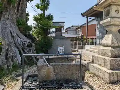 須佐之男社の{uncategorized: "未分類", other: "その他", undefined: "問題あり", building: "その他建物", grave: "お墓", sacred_gate: "鳥居", guardian: "狛犬", statue: "像", buddha: "仏像", history: "歴史", nature: "自然", garden: "庭園", animal: "動物", pagoda: "塔", temizu: "手水舎", mountain_gate: "山門・神門", sanctuary: "本殿・本堂", subordinate: "末社・摂社", art: "芸術", scenery: "景色", jizo: "地蔵", ema: "絵馬", goshuin: "御朱印", omikuji: "おみくじ", items: "授与品その他", amulet: "お守り", goshuincho: "御朱印帳", eats: "食事", festival: "お祭り", votive_dance: "神楽", shichigosan: "七五三参", wedding: "結婚式", experience: "体験その他", initially: "初詣", around: "周辺", anti_infection: "感染症対策"}
