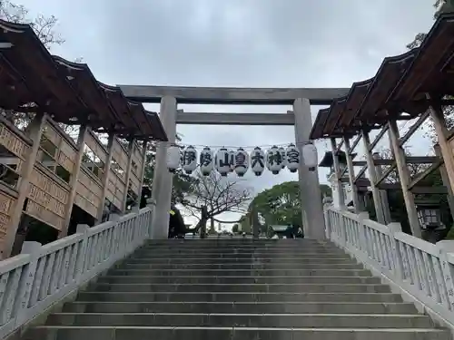 伊勢山皇大神宮の鳥居