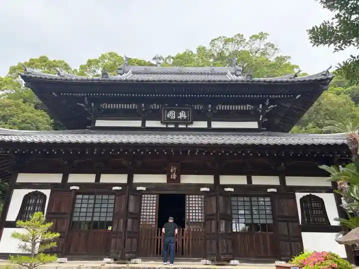 清見寺の{uncategorized: "未分類", other: "その他", undefined: "問題あり", building: "その他建物", grave: "お墓", sacred_gate: "鳥居", guardian: "狛犬", statue: "像", buddha: "仏像", history: "歴史", nature: "自然", garden: "庭園", animal: "動物", pagoda: "塔", temizu: "手水舎", mountain_gate: "山門・神門", sanctuary: "本殿・本堂", subordinate: "末社・摂社", art: "芸術", scenery: "景色", jizo: "地蔵", ema: "絵馬", goshuin: "御朱印", omikuji: "おみくじ", items: "授与品その他", amulet: "お守り", goshuincho: "御朱印帳", eats: "食事", festival: "お祭り", votive_dance: "神楽", shichigosan: "七五三参", wedding: "結婚式", experience: "体験その他", initially: "初詣", around: "周辺", anti_infection: "感染症対策"}