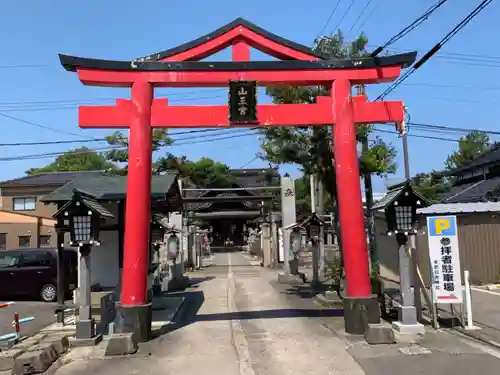 本折日吉神社の鳥居